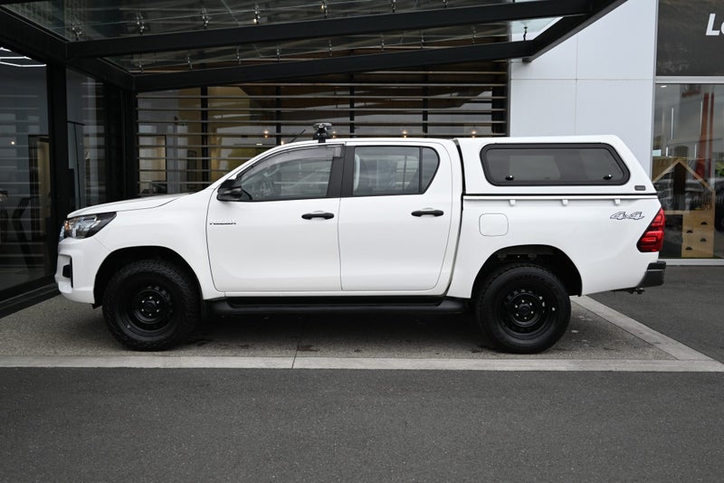 2020 Toyota Hilux SR 2.8 Turbo Diesel 4WD Utility image 3