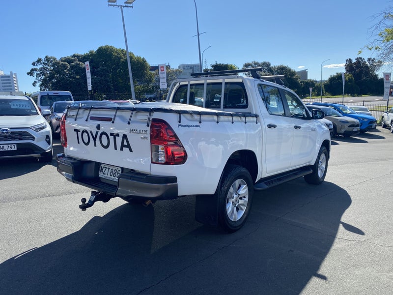 2020 Toyota Hilux SR 2.8DT 2WD image 2