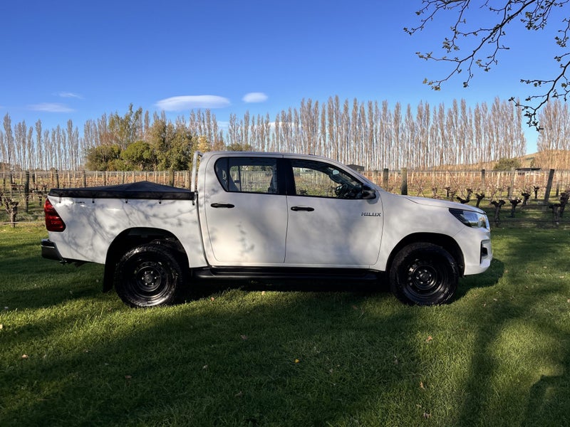2020 Toyota Hilux SR 2.8DT 6AT 2WD DCW/4D/5S image 3