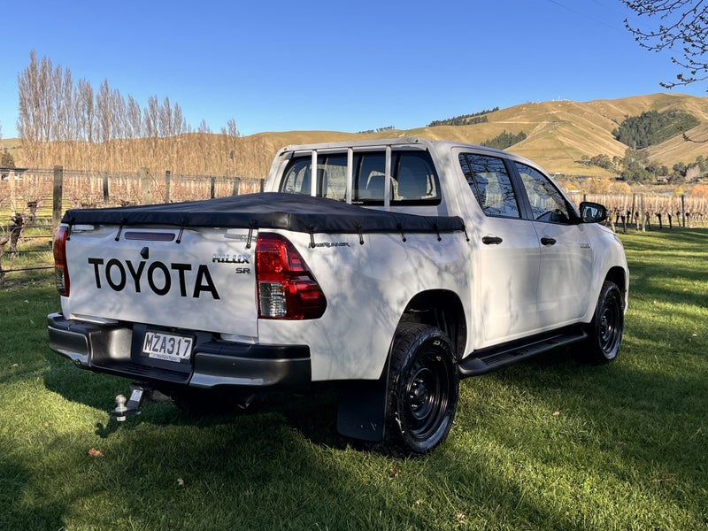 2020 Toyota Hilux SR 2.8DT 6AT 2WD DCW/4D/5S image 4