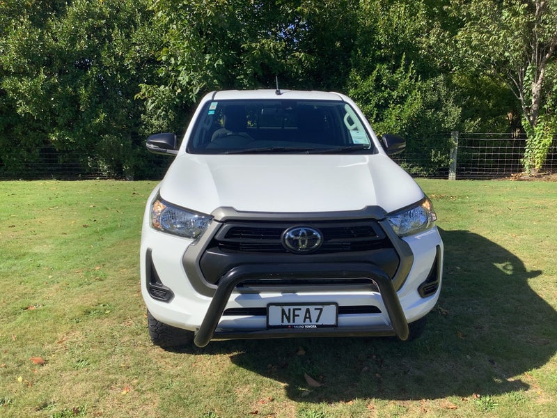 2020 Toyota Hilux SR 2.8DT 6AT 2WD Extra Cab image 3