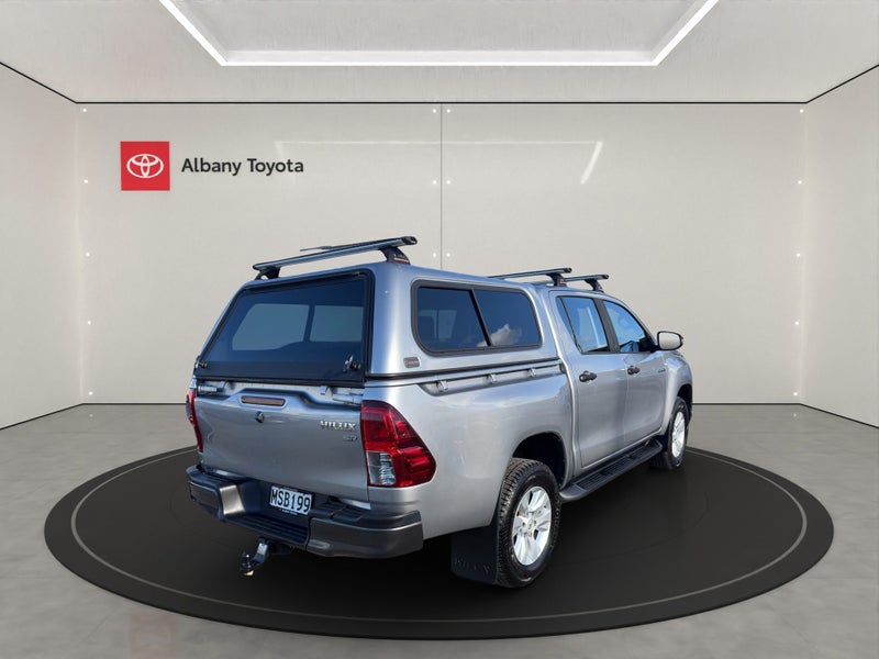 2020 Toyota Hilux SR 2.8DT 6MT 2WD DCW/4D/5S (I... image 3