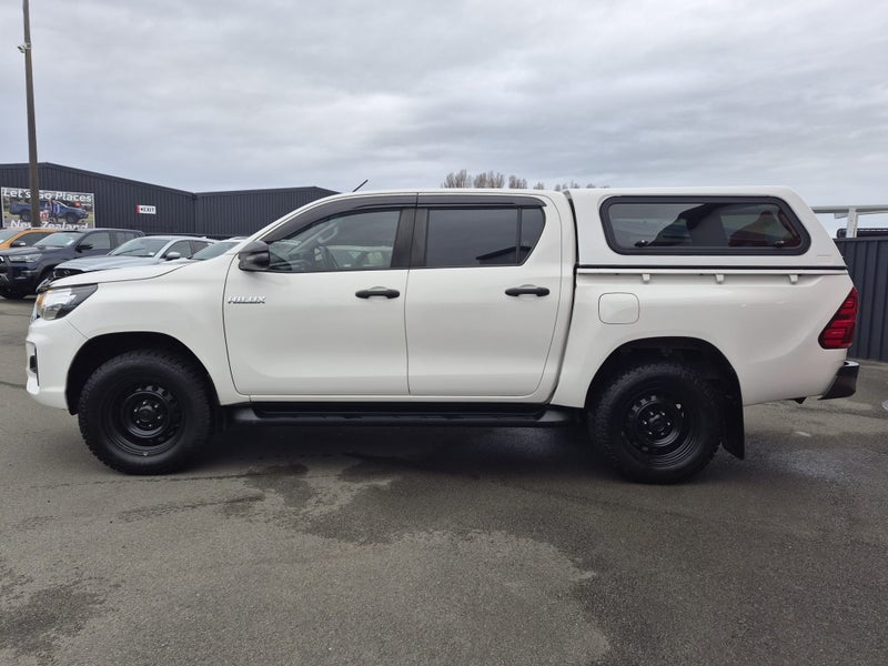 2020 Toyota Hilux SR 2.8DT Automatic 2WD Double... image 5