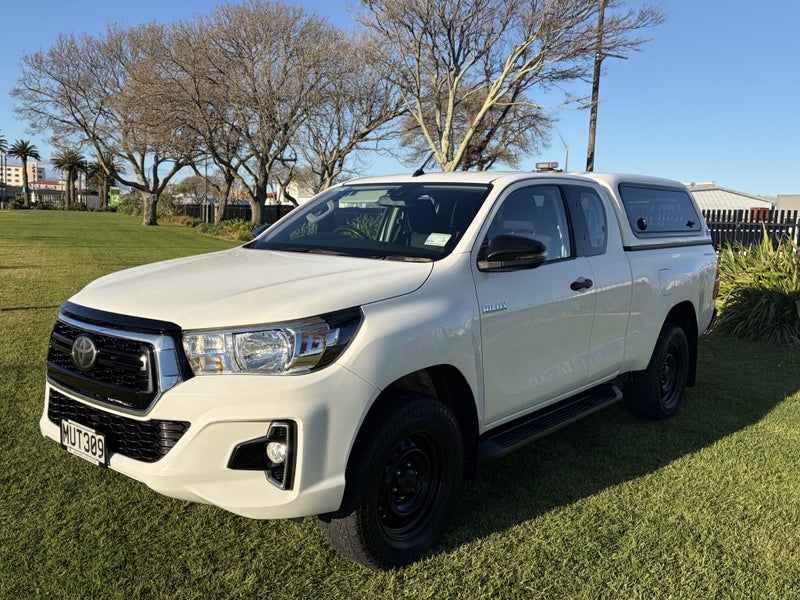 2020 Toyota Hilux SR 2.8DT Automatic 2WD Extra... image 3