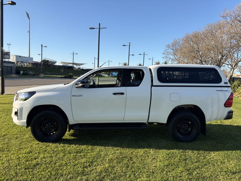 2020 Toyota Hilux SR 2.8DT Automatic 2WD Extra... image 5