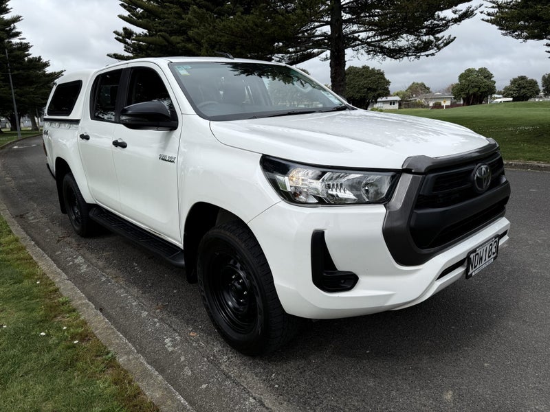 2020 Toyota Hilux SR 2.8DT Automatic 4WD Double... image 2