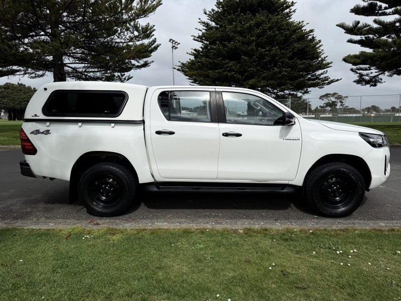 2020 Toyota Hilux SR 2.8DT Automatic 4WD Double... image 3