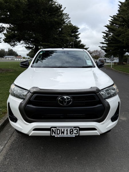 2020 Toyota Hilux SR 2.8DT Automatic 4WD Double... image 5