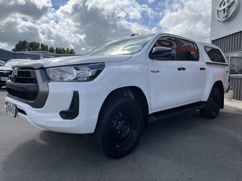 2020 Toyota Hilux SR 2.8DT Automatic 4WD Double... image 3