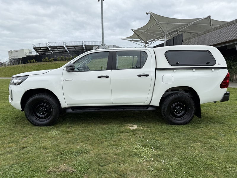 2020 Toyota Hilux SR 2.8DT Automatic 4WD Double... image 4
