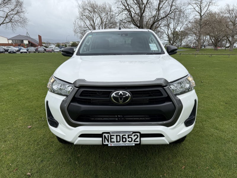 2020 Toyota Hilux SR 2.8DT Automatic 4WD Double... image 2