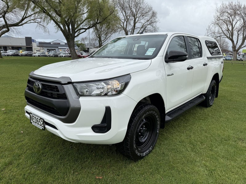2020 Toyota Hilux SR 2.8DT Automatic 4WD Double... image 3