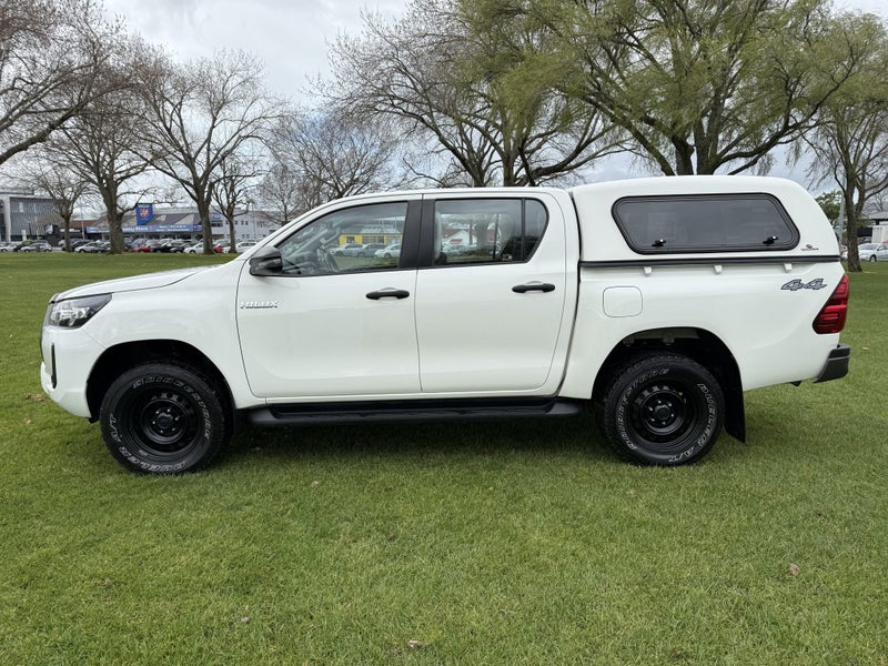 2020 Toyota Hilux SR 2.8DT Automatic 4WD Double... image 4