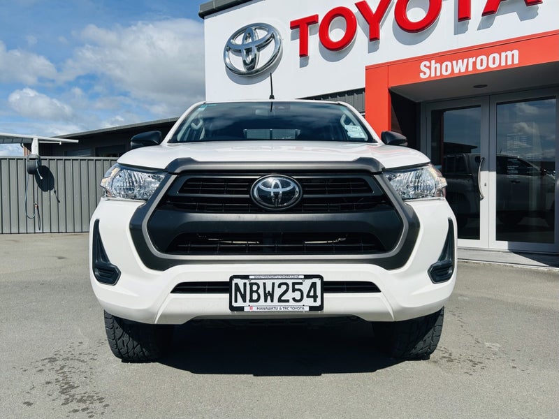 2020 Toyota Hilux SR 2.8DT Automatic Double Cab... image 2