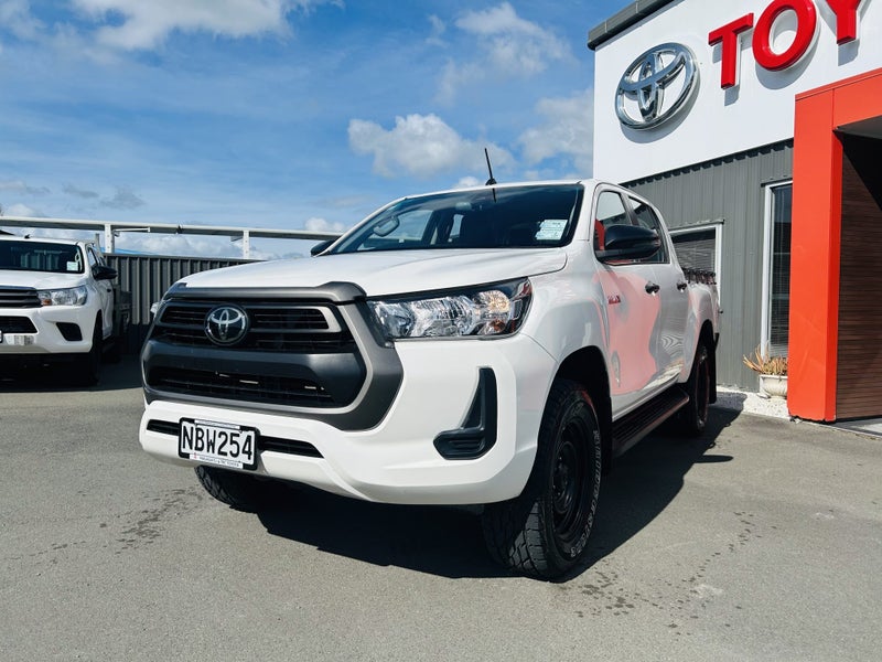 2020 Toyota Hilux SR 2.8DT Automatic Double Cab... image 3