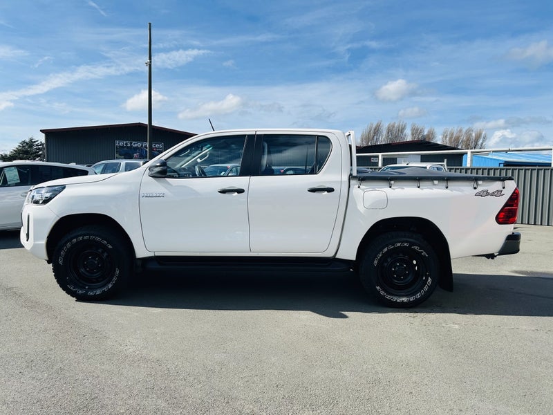 2020 Toyota Hilux SR 2.8DT Automatic Double Cab... image 5