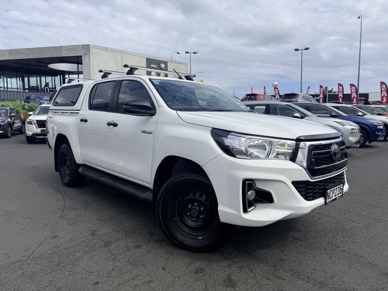 2020 Toyota Hilux SR TD DC 2.8DT image 4