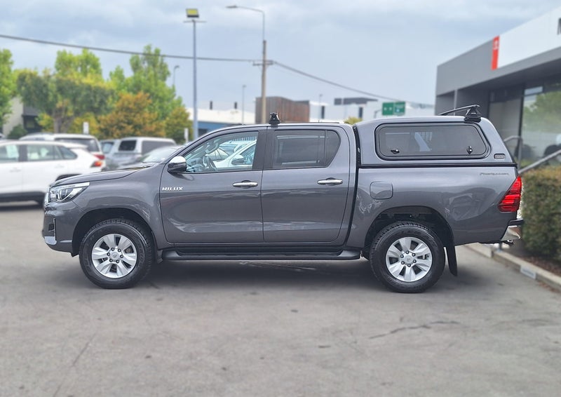 2020 Toyota Hilux SR5 2.8 6 Speed Auto 2WD image 4