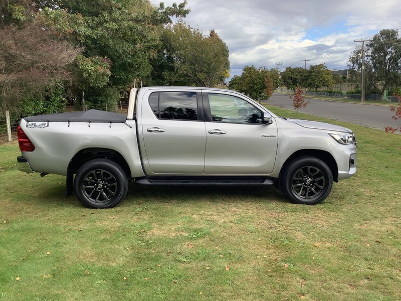 2020 Toyota Hilux SR5 2.8DT 6AT Double Cab 4WD image 4