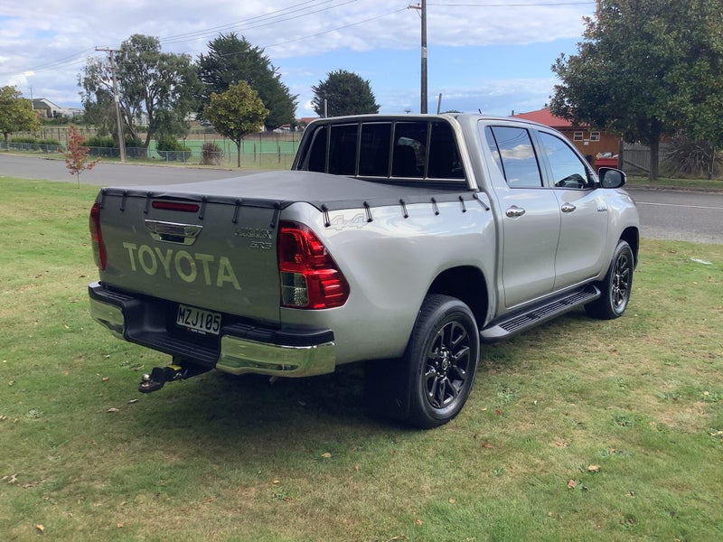 2020 Toyota Hilux SR5 2.8DT 6AT Double Cab 4WD image 5