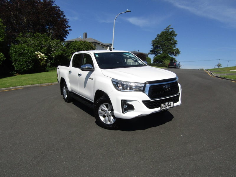 2020 Toyota Hilux SR5 2.8DT 6MT 4WD image 2