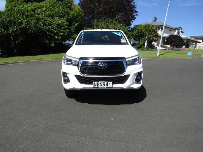 2020 Toyota Hilux SR5 2.8DT 6MT 4WD image 3