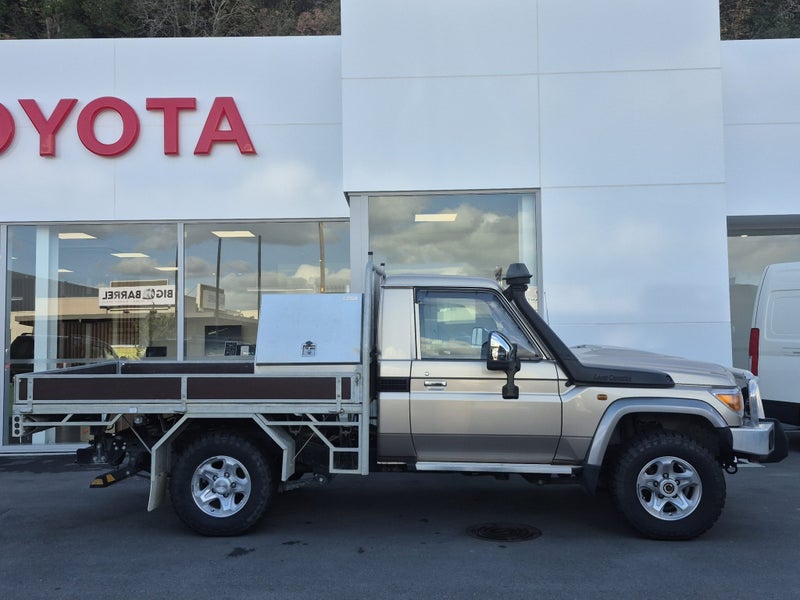 2020 Toyota Land Cruiser LX 4.5DT 4WD 5Manual image 2