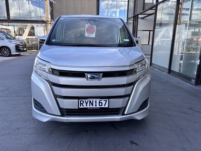2020 Toyota Noah Hybrid image 2