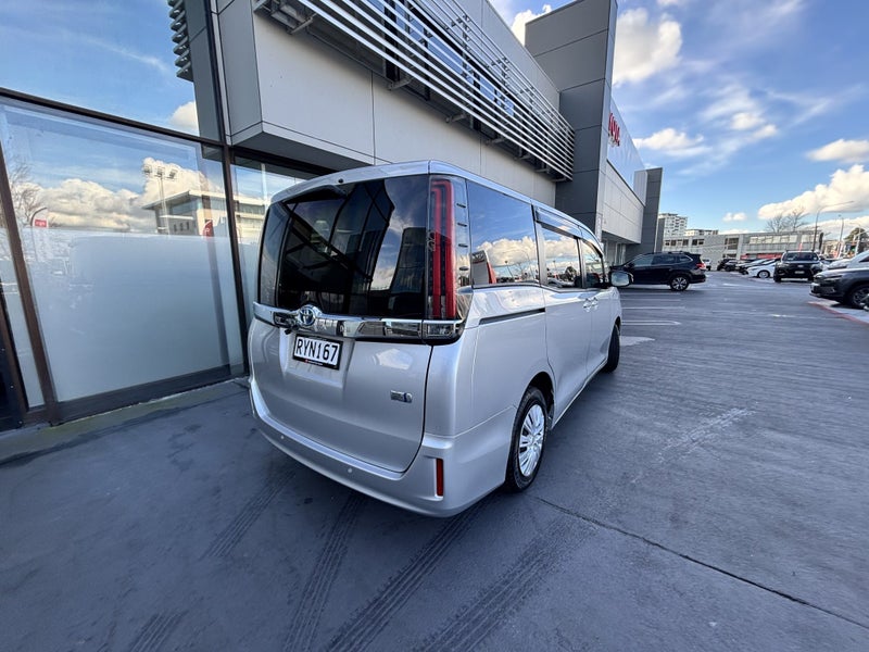 2020 Toyota Noah Hybrid image 3