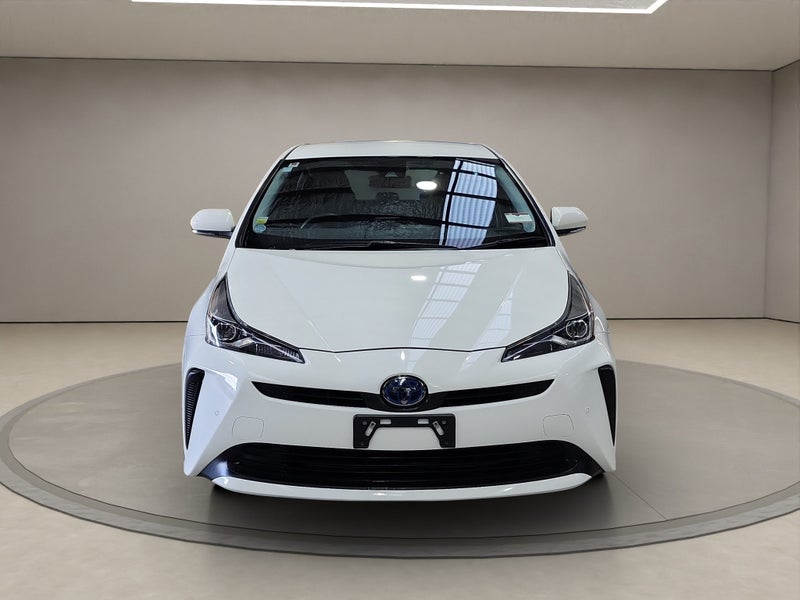 2020 Toyota Prius 1.8L Hybrid S FWD Hatchback image 2