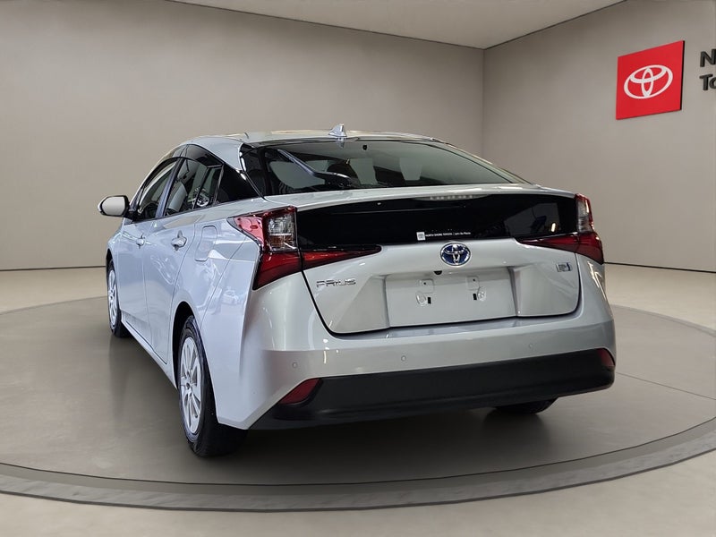 2020 Toyota Prius 1.8L Hybrid S FWD Hatchback image 5