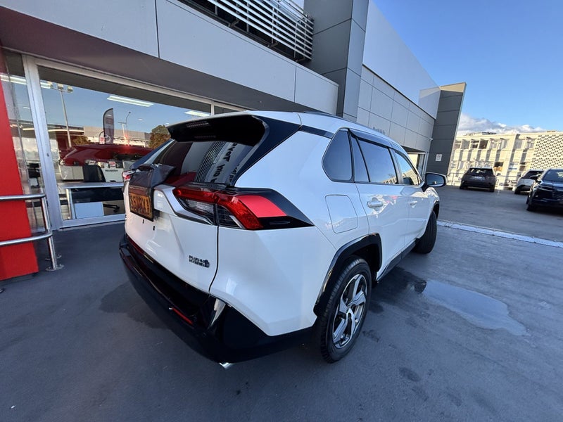 2020 Toyota RAV4 2.5 PLUG IN HYBRID LUXURY SUV image 3