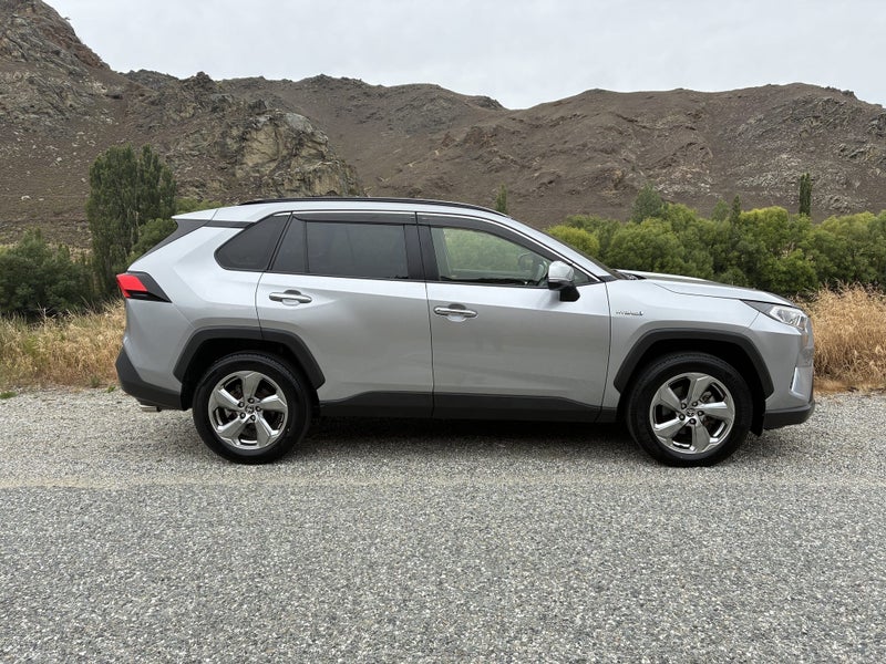 2020 Toyota RAV4 G AWD image 2