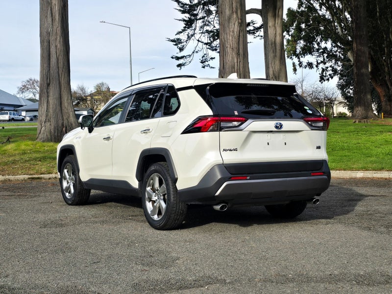 2020 Toyota RAV4 G Hybrid AWD image 5
