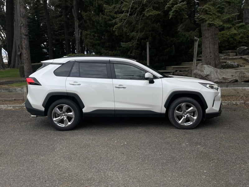 2020 Toyota RAV4 G Hybrid AWD image 3