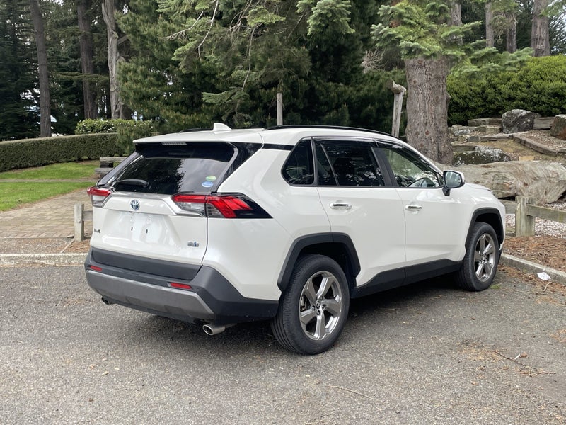 2020 Toyota RAV4 G Hybrid AWD image 4
