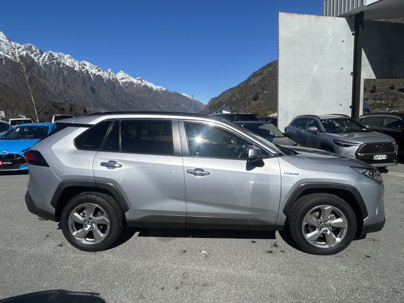 2020 Toyota RAV4 G spec image 3