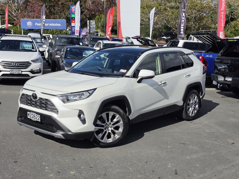 2020 Toyota RAV4 Limited 2.0P image 2