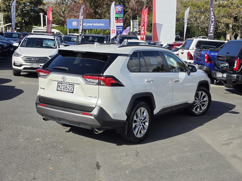 2020 Toyota RAV4 Limited 2.0P image 3