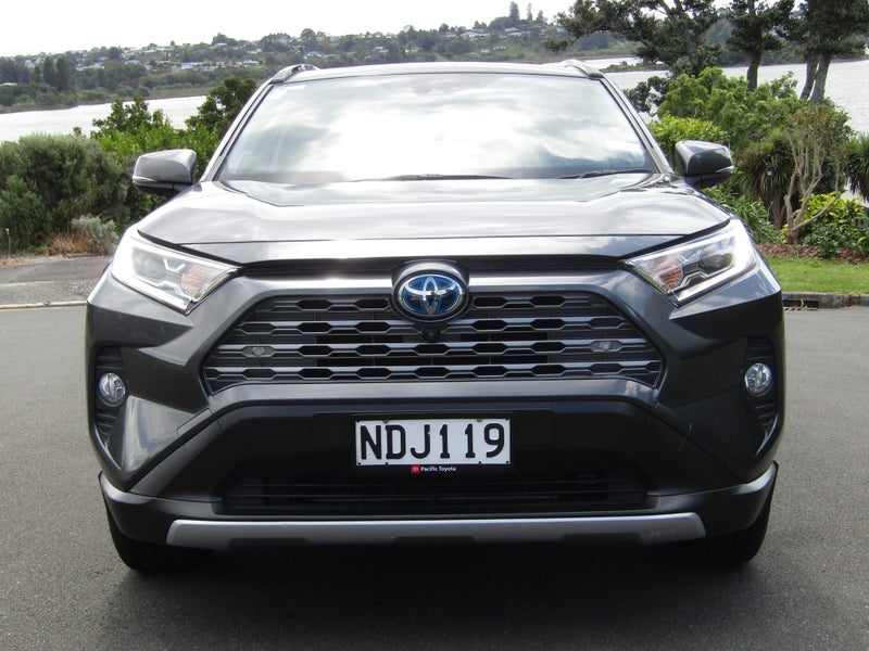 2020 Toyota RAV4 Limited 2.5P HYBRID image 2