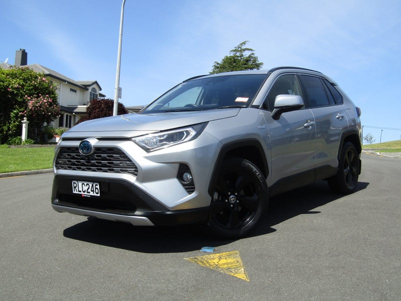 2020 Toyota RAV4 Limited 2.5P Hybrid image 3