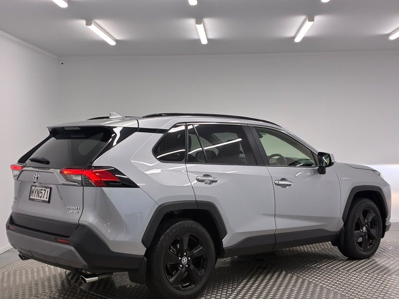 2020 Toyota RAV4 Limited 2.5P HYBRID AWD image 3