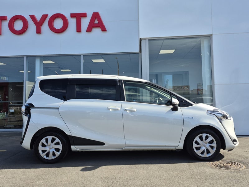 2020 Toyota Sienta 1.5P Hybrid X 7 Seats image 2