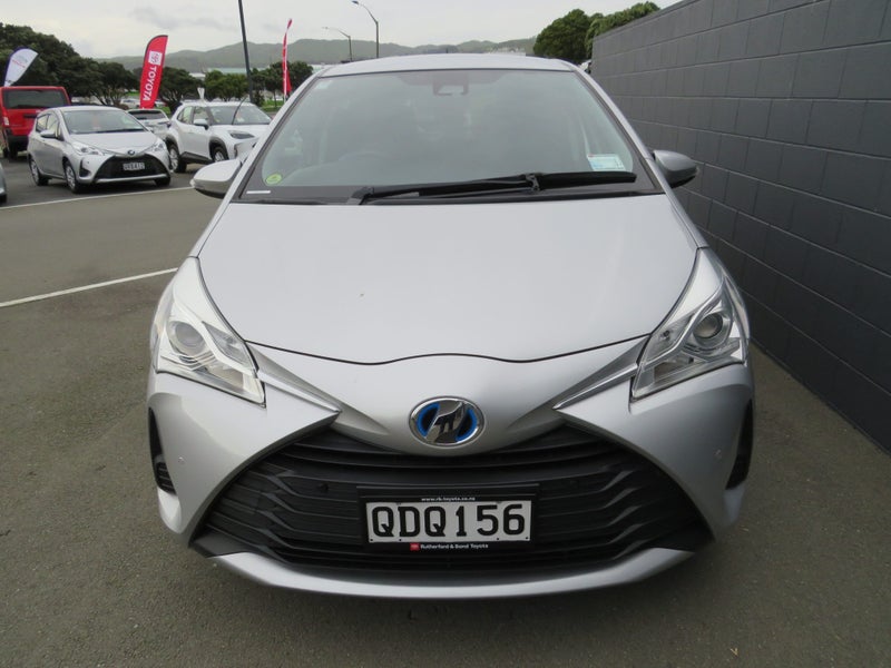 2020 Toyota Vitz 1.5 Hybrid F 5 image 3