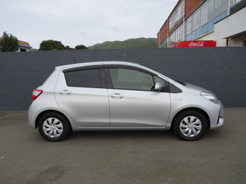 2020 Toyota Vitz 1.5 Hybrid F 5 image 4