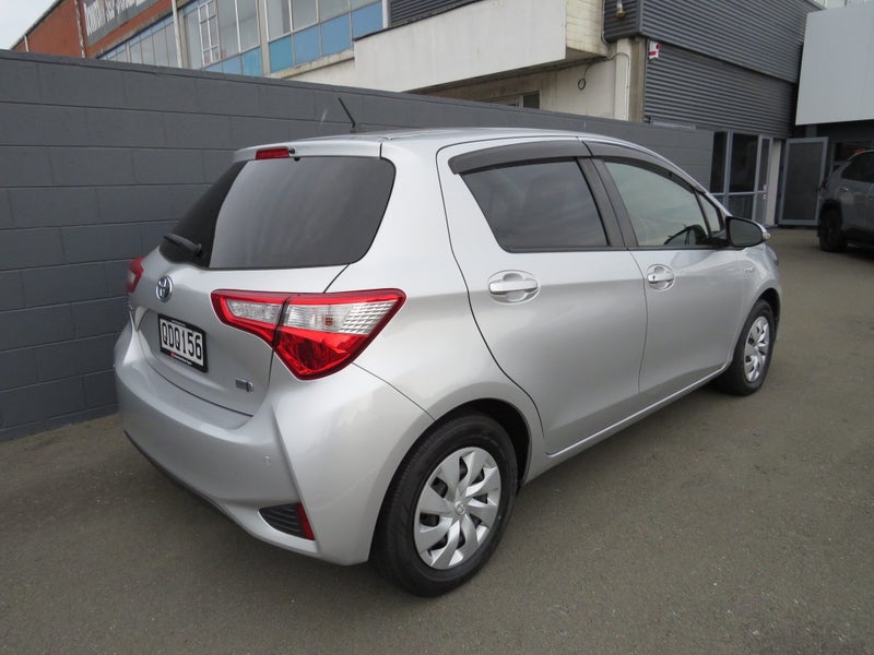 2020 Toyota Vitz 1.5 Hybrid F 5 image 5