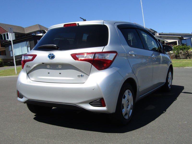 2020 Toyota Vitz 1.5 Hybrid F 5Dr Hatch CVT 2WD image 5