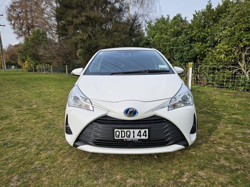 2020 Toyota Vitz 1.5 Hybrid F image 3