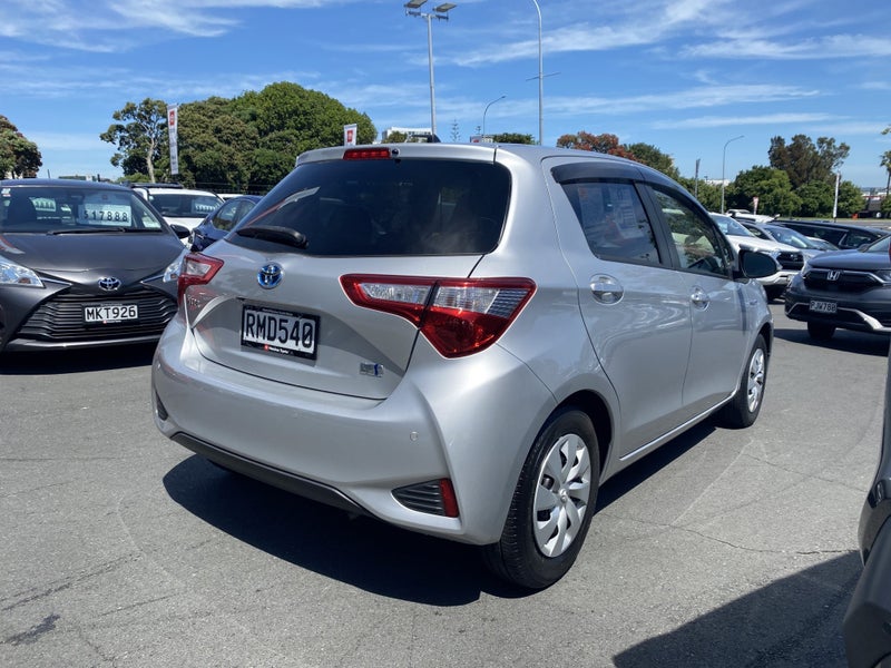 2020 Toyota Vitz 1.5 Hybrid Hatch image 2