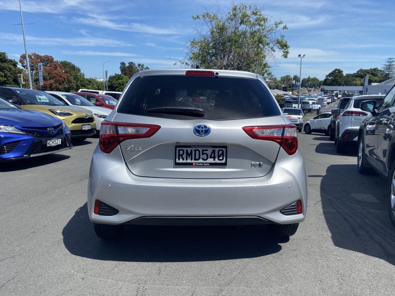 2020 Toyota Vitz 1.5 Hybrid Hatch image 3